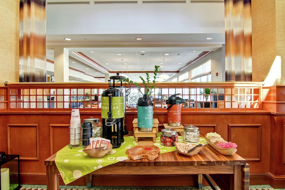 Hilton Garden Inn Ottawa Airport 66/86