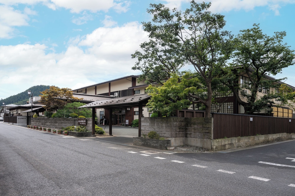 Hohoemino Kuyufu Tsuruya 52/53