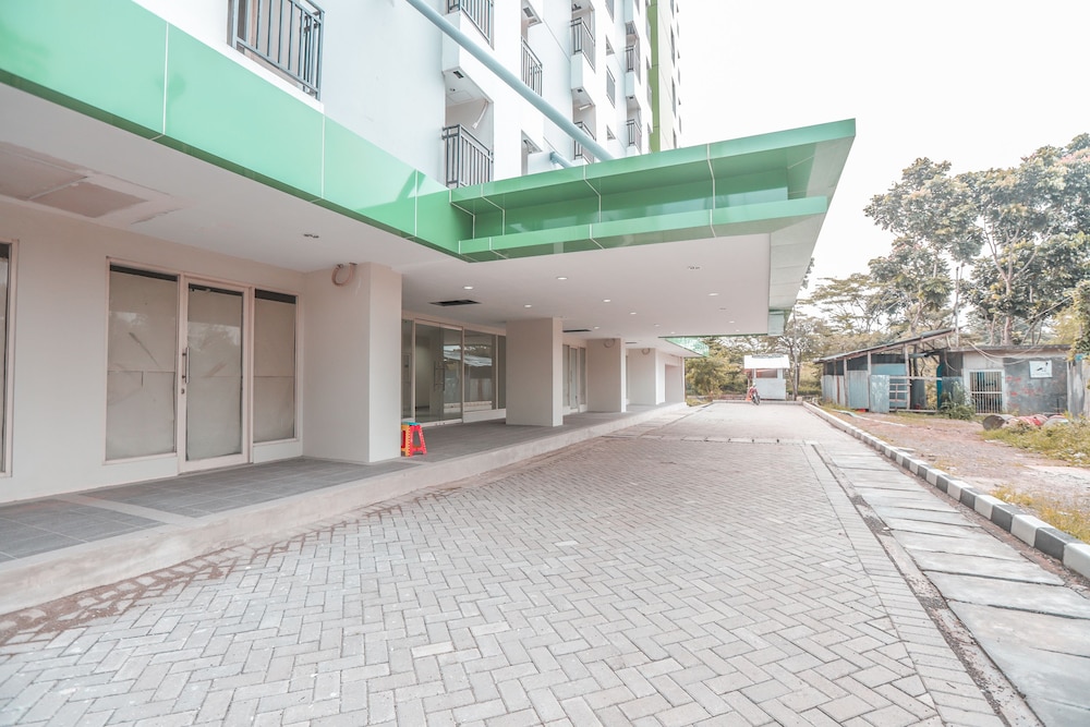OYO 498 Green Lake View Ciputat 55/65