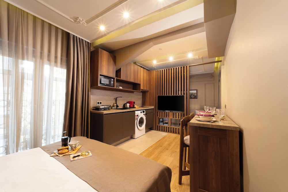 Taksim Premium Hotel 67/70