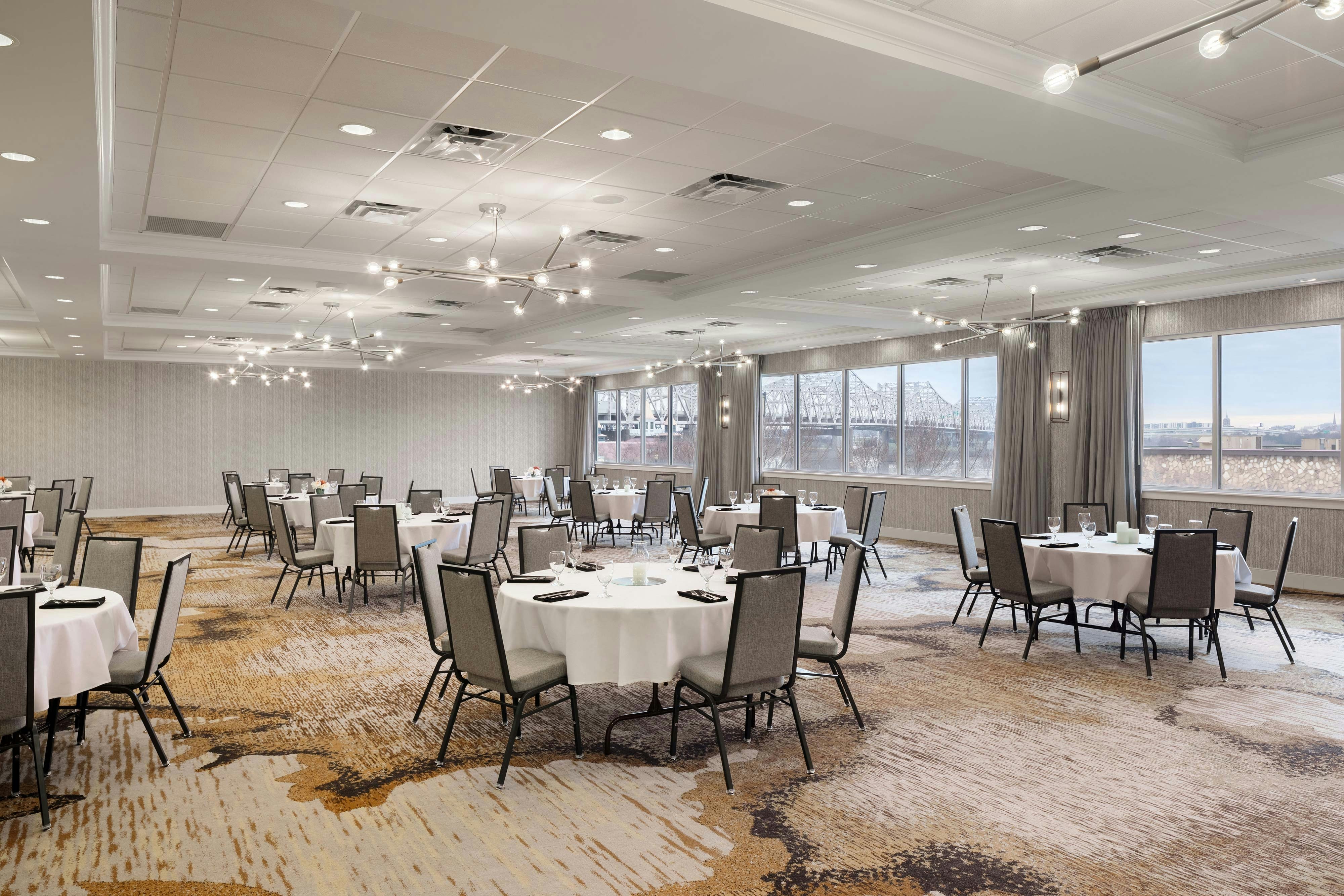 Sheraton Louisville Riverside Hotel 15/16