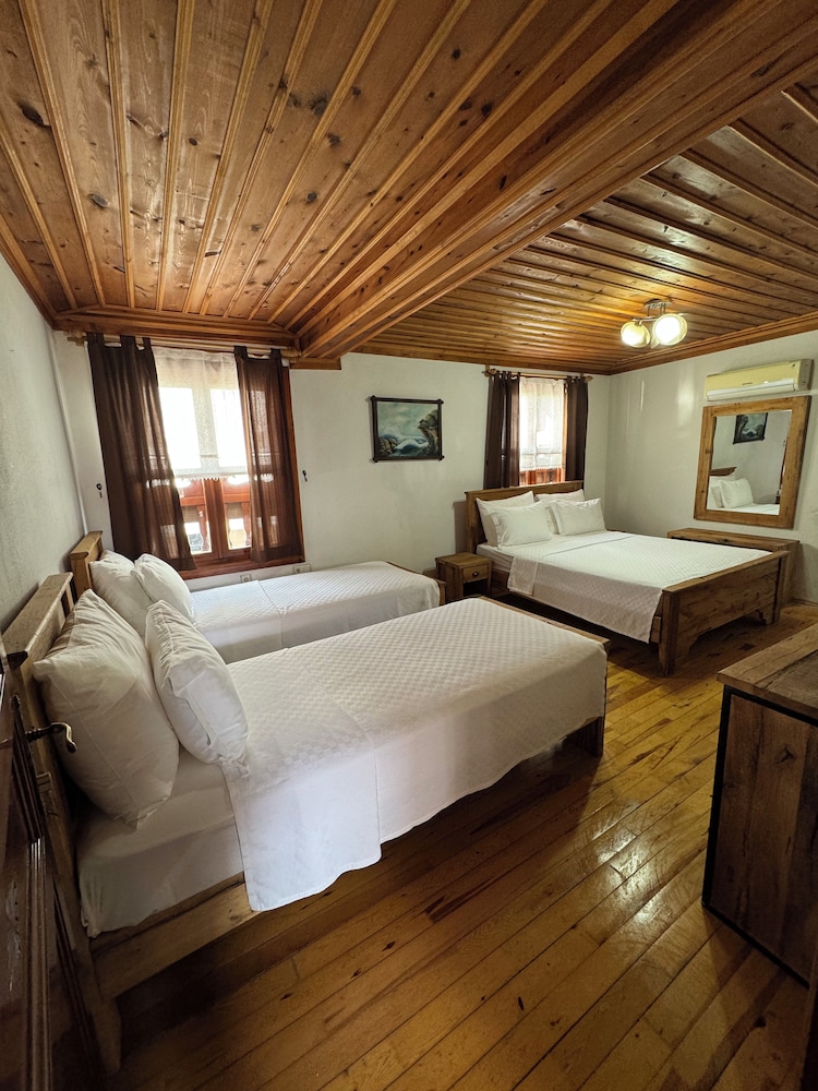 DELUXE, DOUBLE BED
