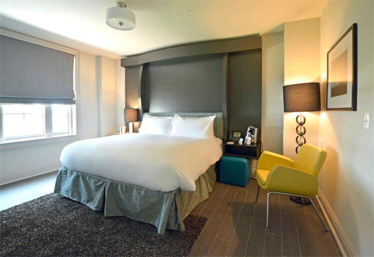 Room, Queen Bed, Resident View