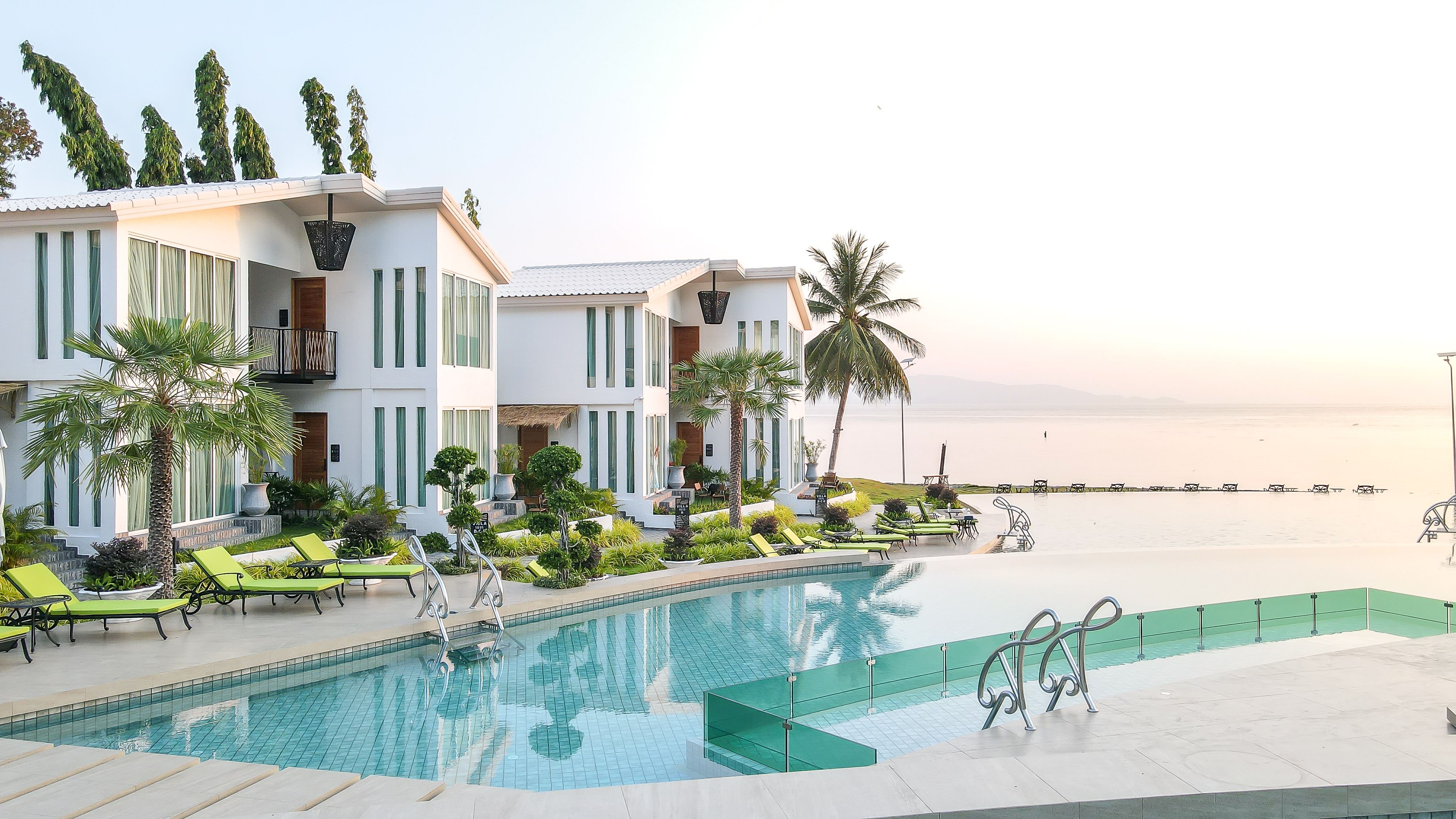 Vannee Golden Sands Beachfront Resort 24/24