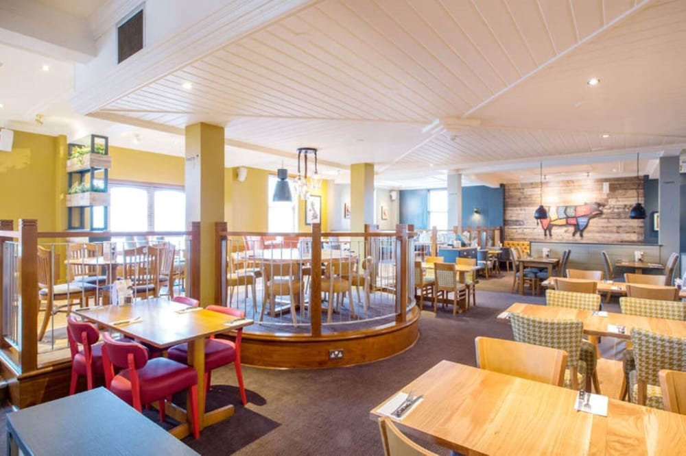 Premier Inn Manchester Salford Quays 27/47