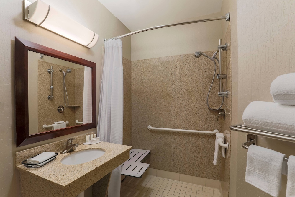 Springhill Suites Phoenix Glendale Sports And Entertainment District 13/36