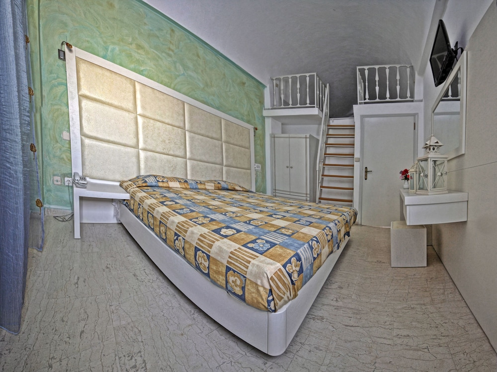 Sellada Apartments 7/35