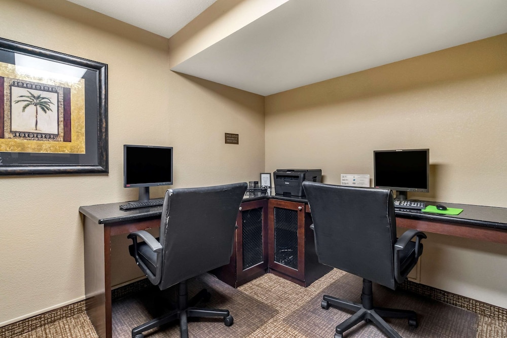 Comfort Inn & Suites St. Pete - Clearwater International Airport 31/41