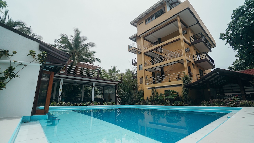 Point 303 Surf Resort 7/50