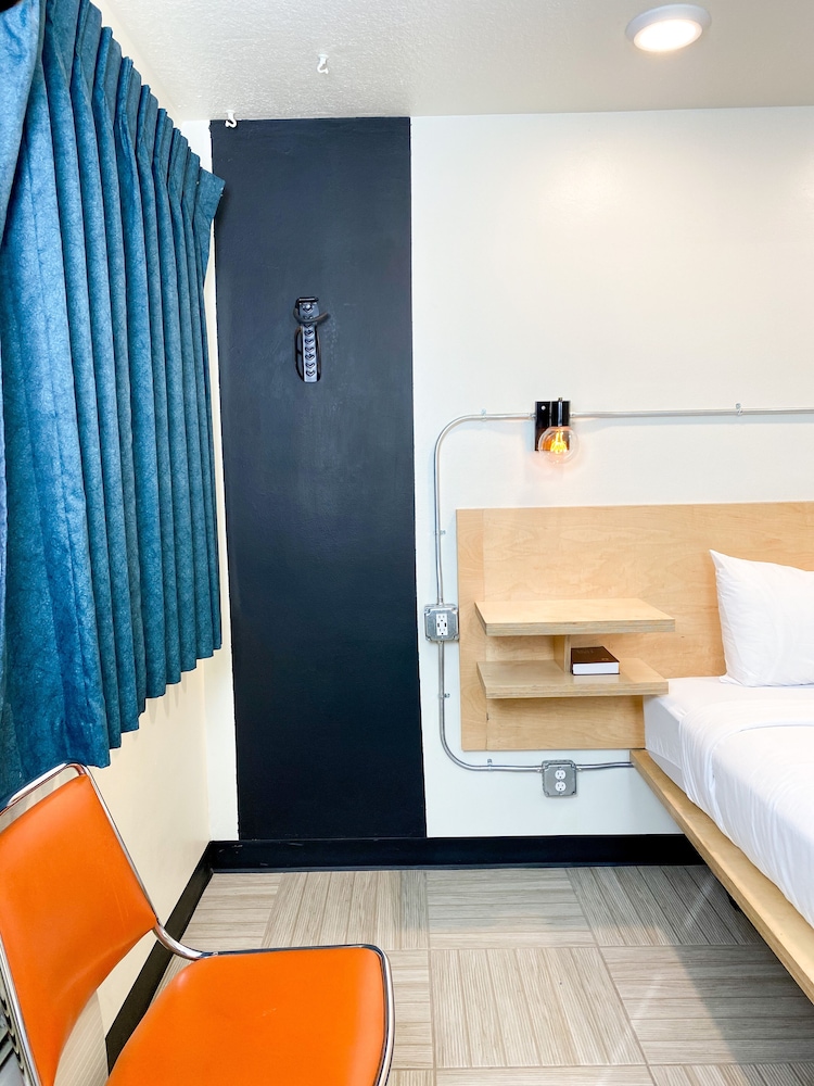 University Inn 26/63