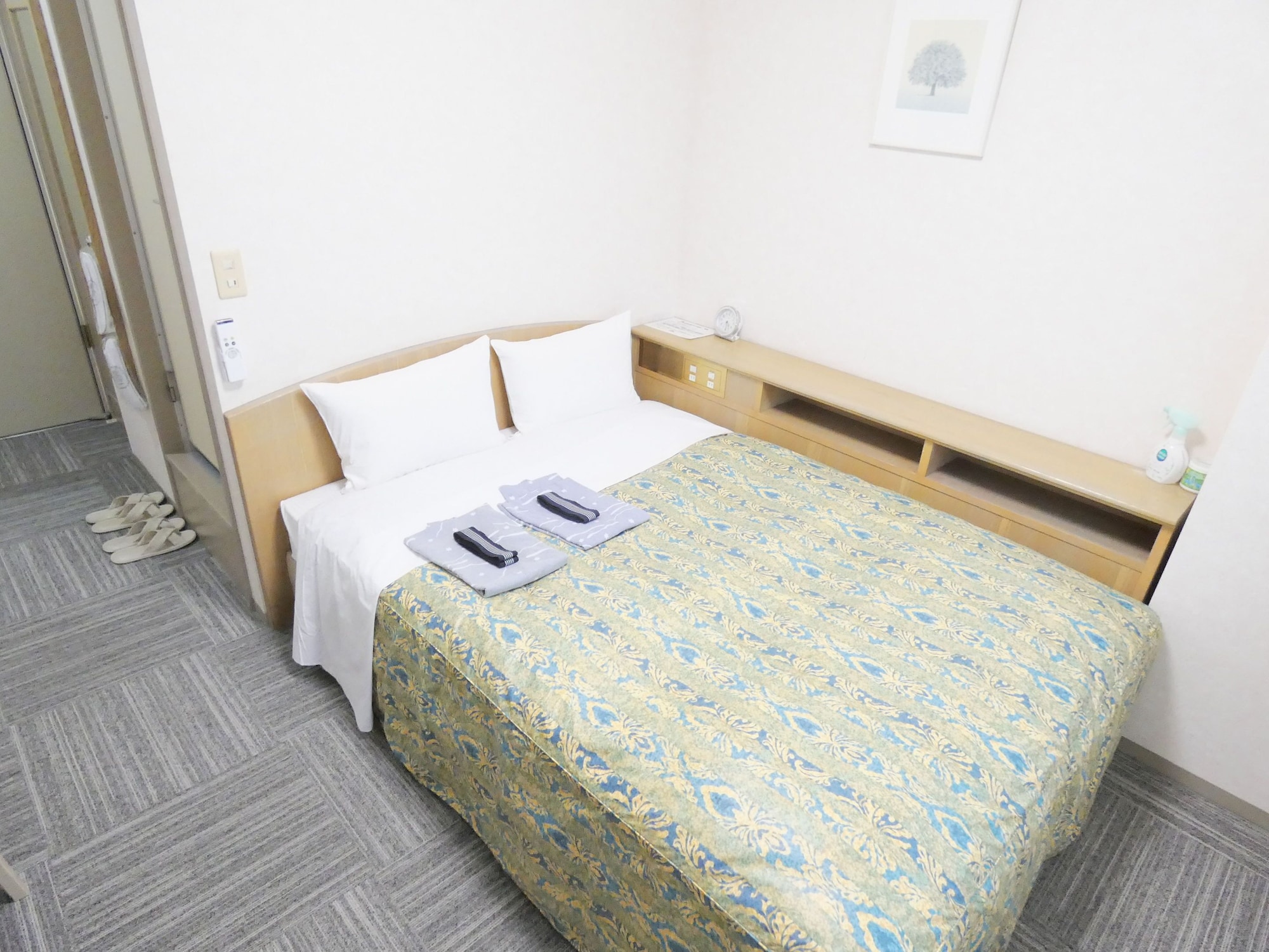 ROOM, DOUBLE BED