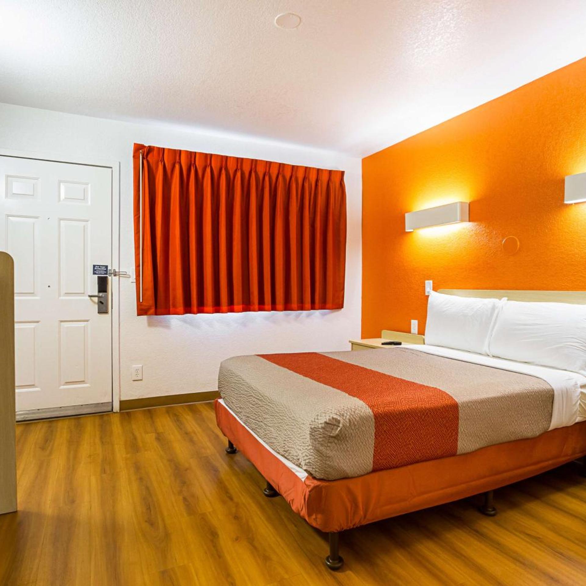 غرفة بسرير كوين، Motel6 Mesa, AZ - North 3/10