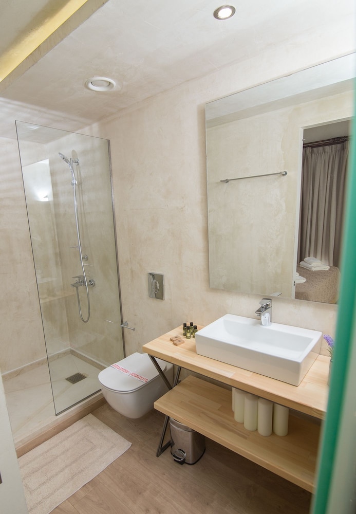 Panellinion Luxury Rooms 34/41