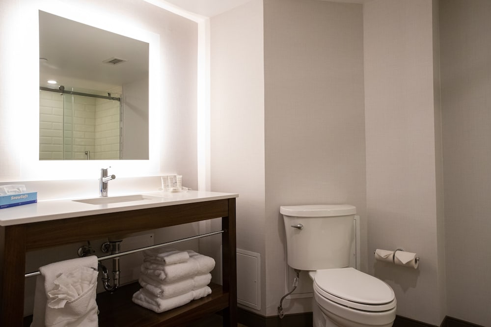 Four Points by Sheraton Point Edward Sarnia 10/62