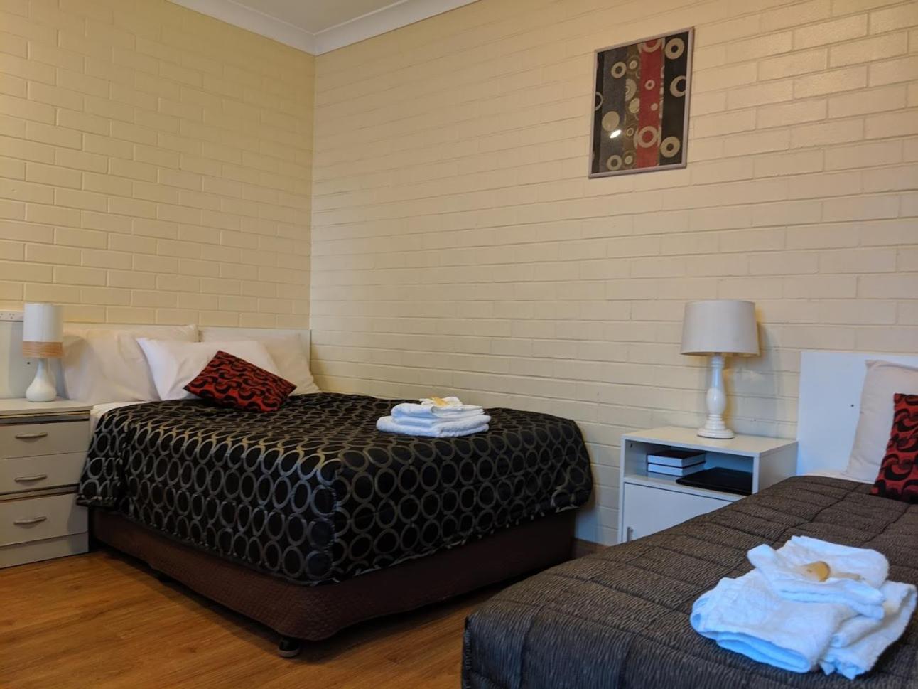 BONDI MOTEL 4/21