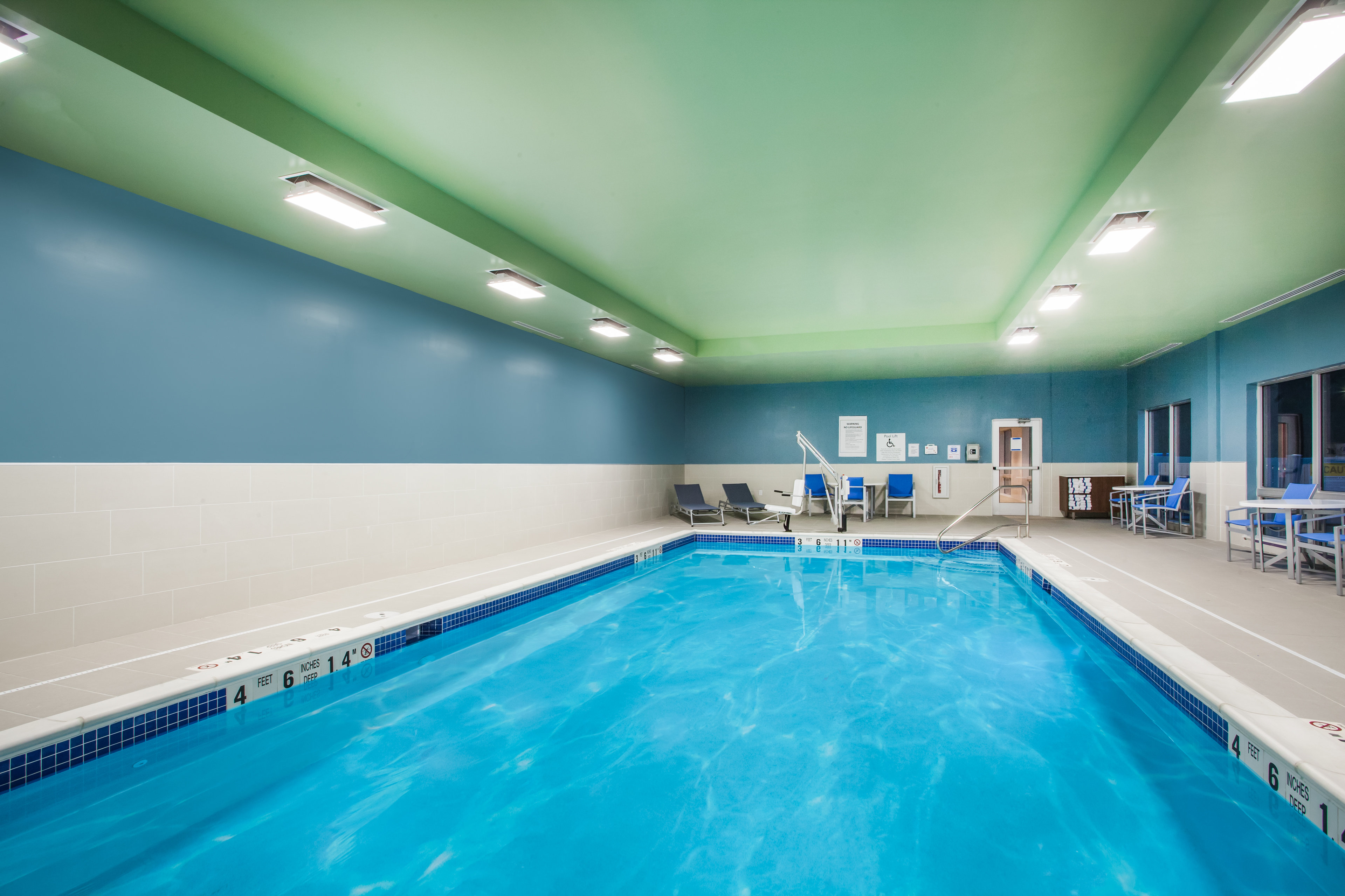 Holiday Inn Express & Suites Queensbury - Lake George Area 34/71