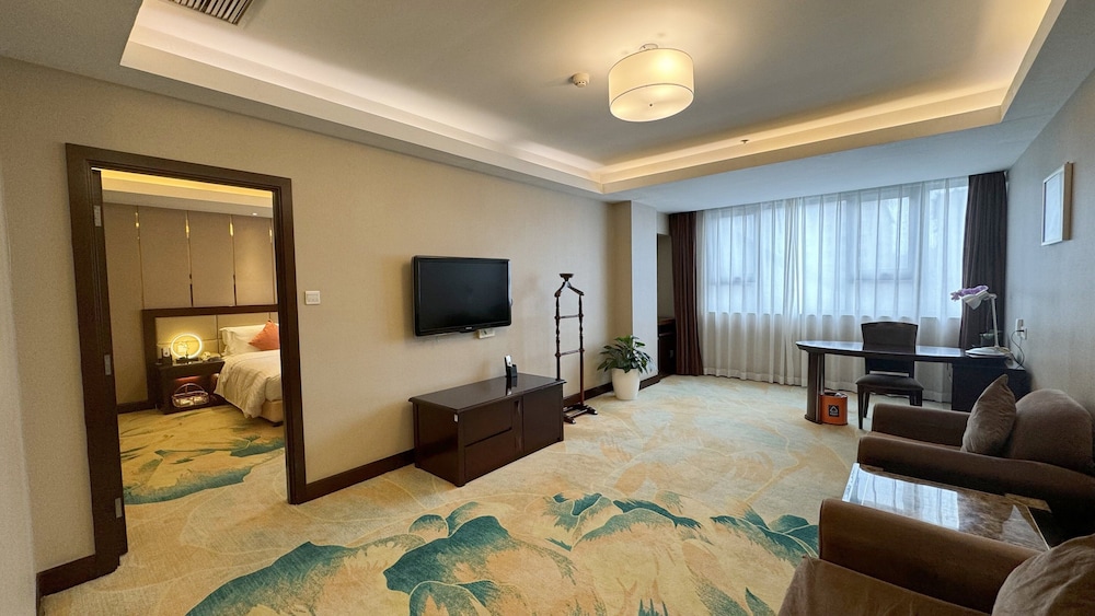 West Capital International Hotel 30/50