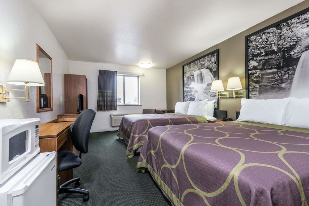 Super 8 by Wyndham Missoula/Reserve St. 5/17
