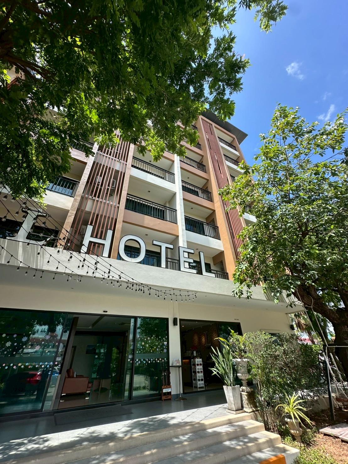 L Hotel 9/58