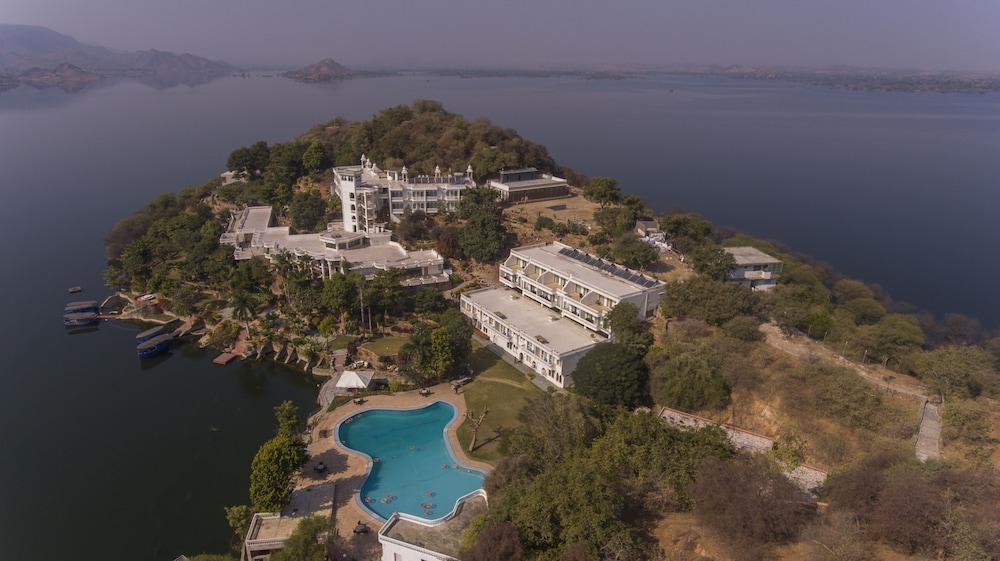 JAISAMAND ISLAND RESORT 6/67