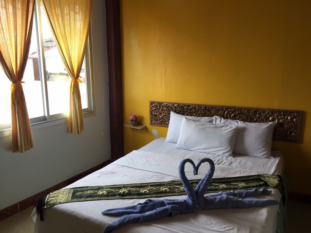 DELUXE, KING BED
