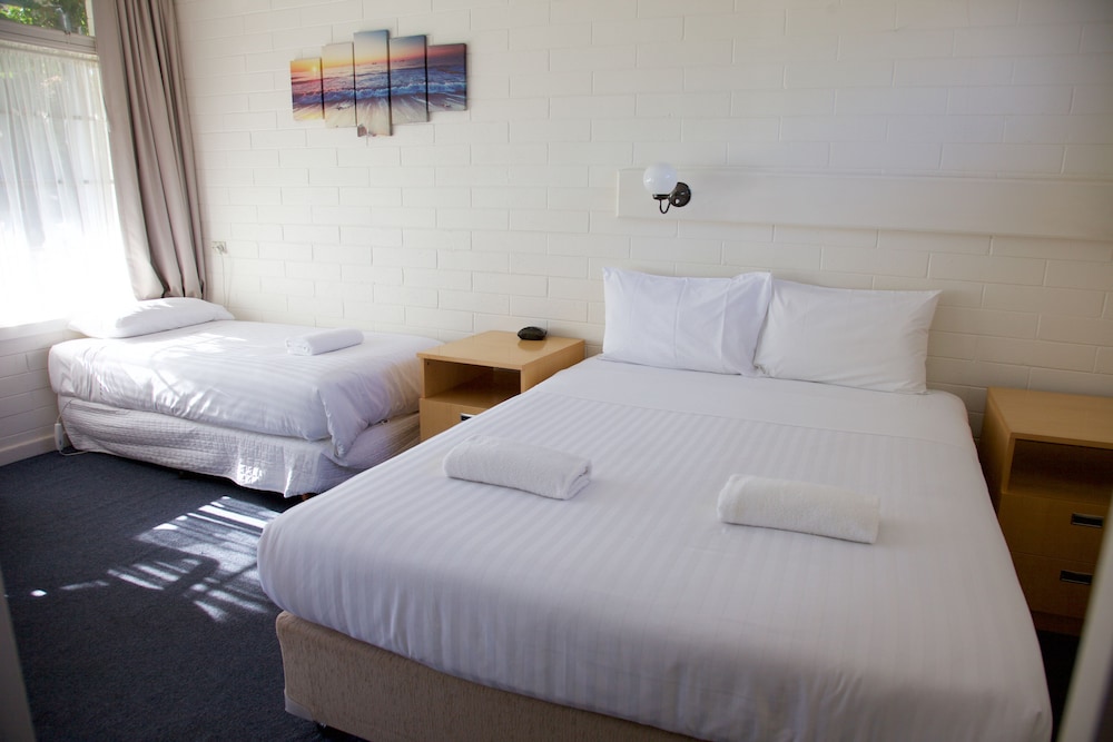 GUICHEN BAY MOTEL 24/54