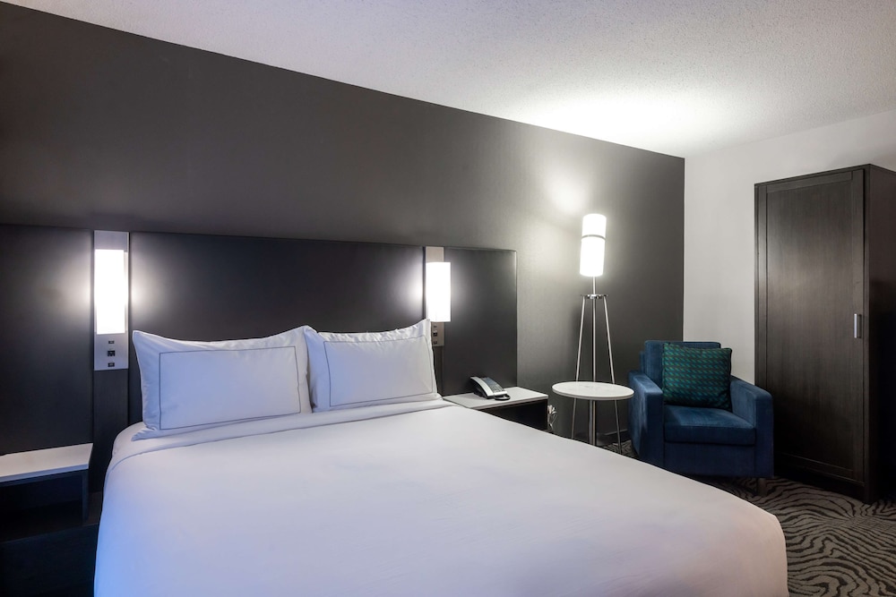 ROOM, QUEEN BED, ACCESSIBLE