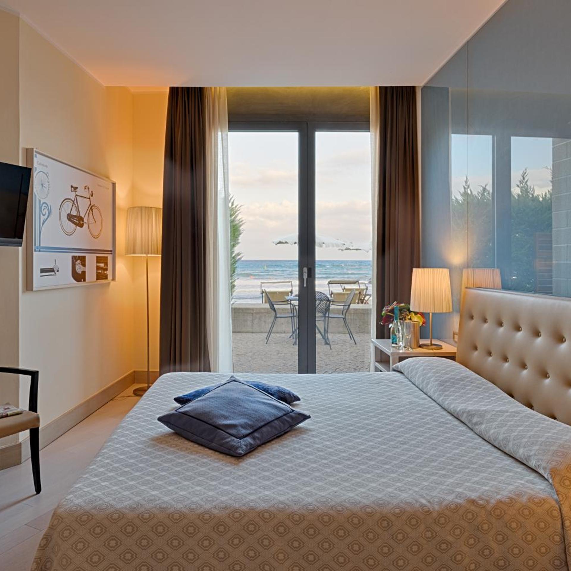 Deluxe, Double Bed, Sea View, Private Garden, Corner