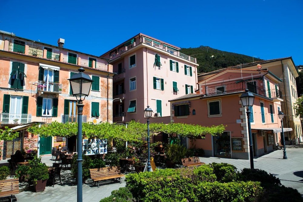 Hotel delle Rose 7/72