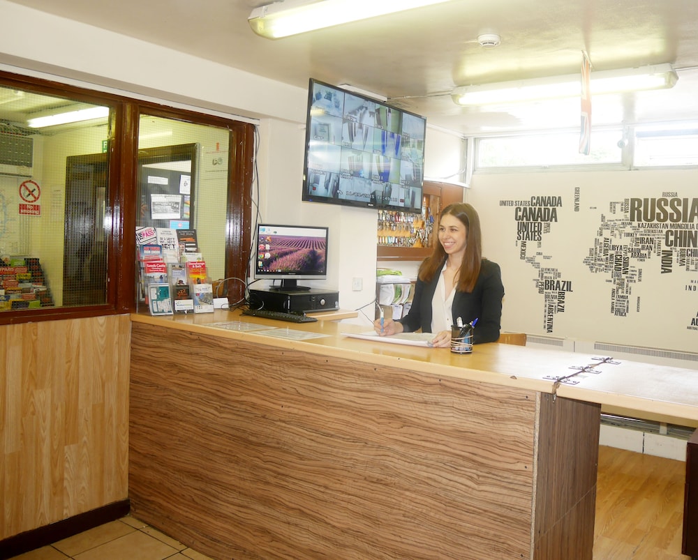 Kensal Green Backpackers 1 4/56