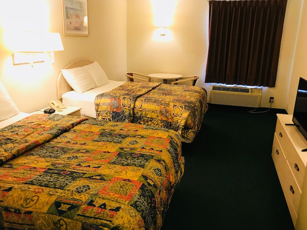 Americas Best Value Inn & Suites Pinckneyville 26/59