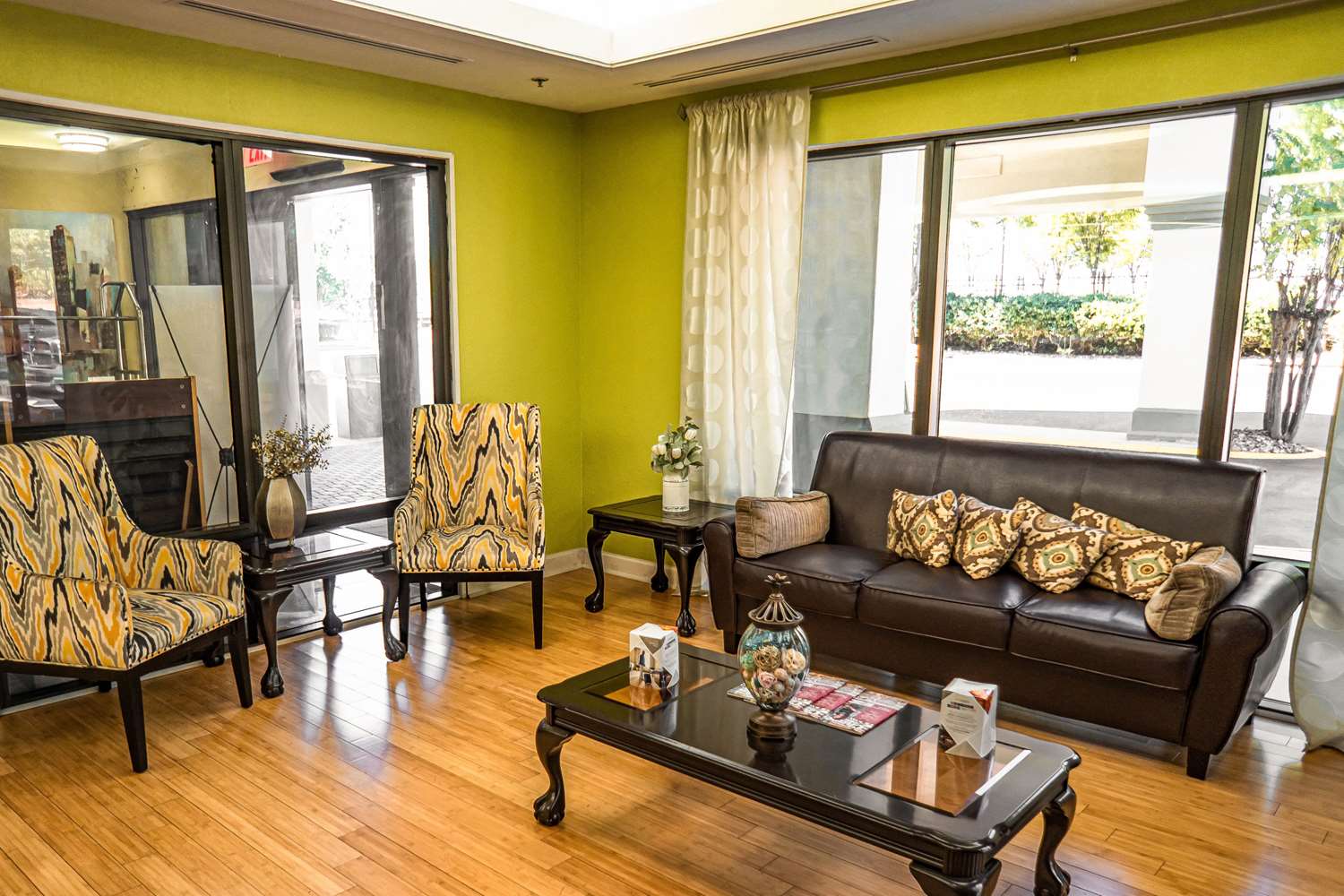 Quality Inn & Suites near Six Flags - Austell 28/31