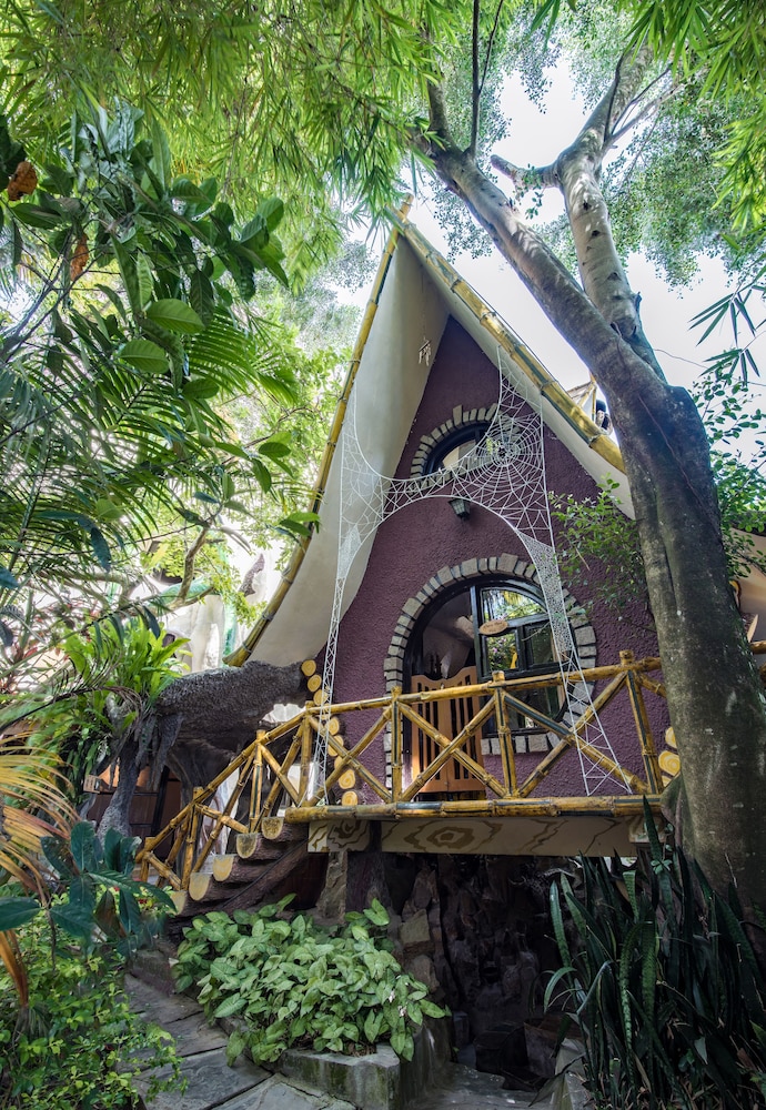 Crazy House 4/66