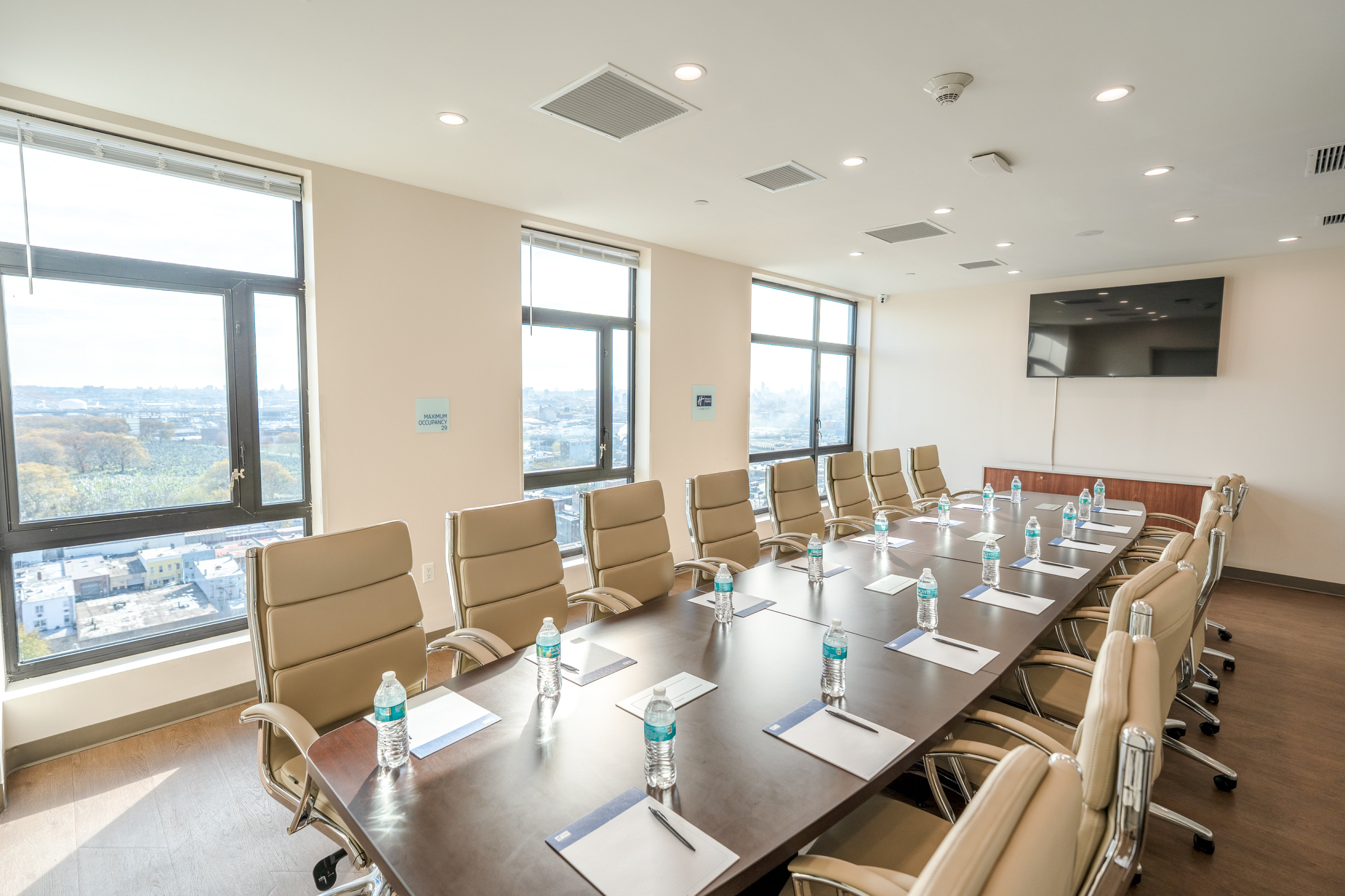 Holiday Inn Express Long Island City E New York, an IHG Hotel 39/48