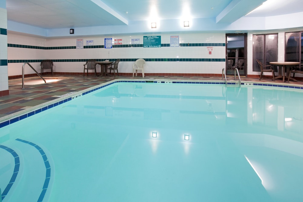 Holiday Inn Express and Suites Colorado Springs North an IHG Hotel 43/67