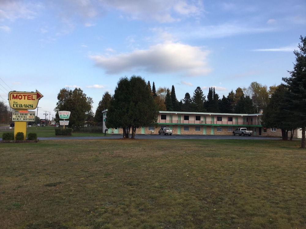 Cedars Motel 66/72
