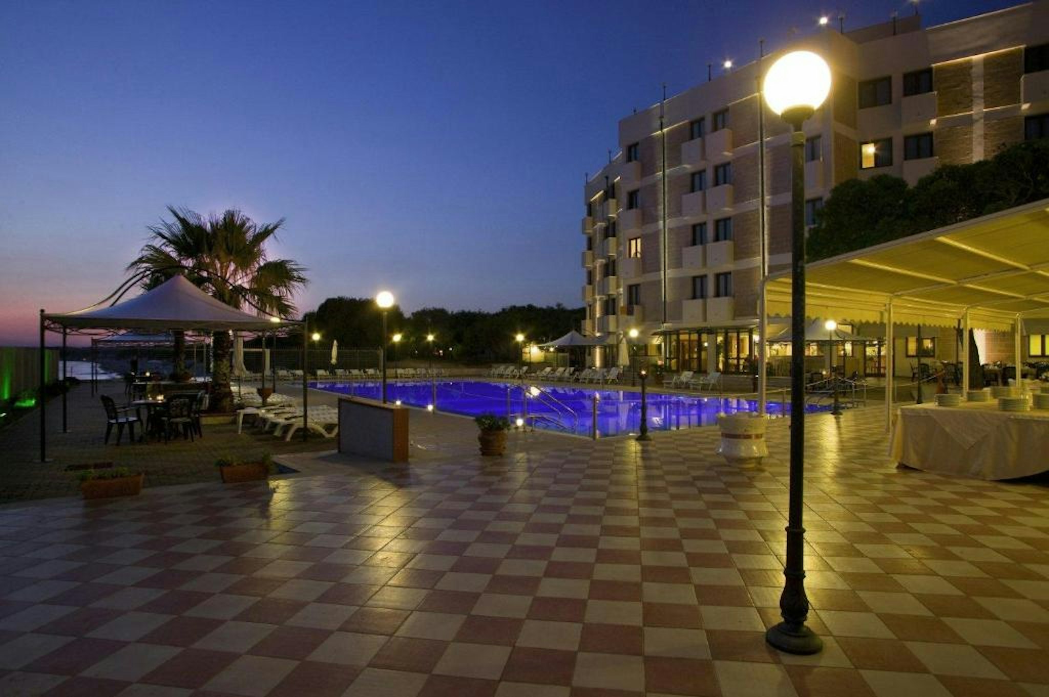 Ara Solis Hotel 75/78