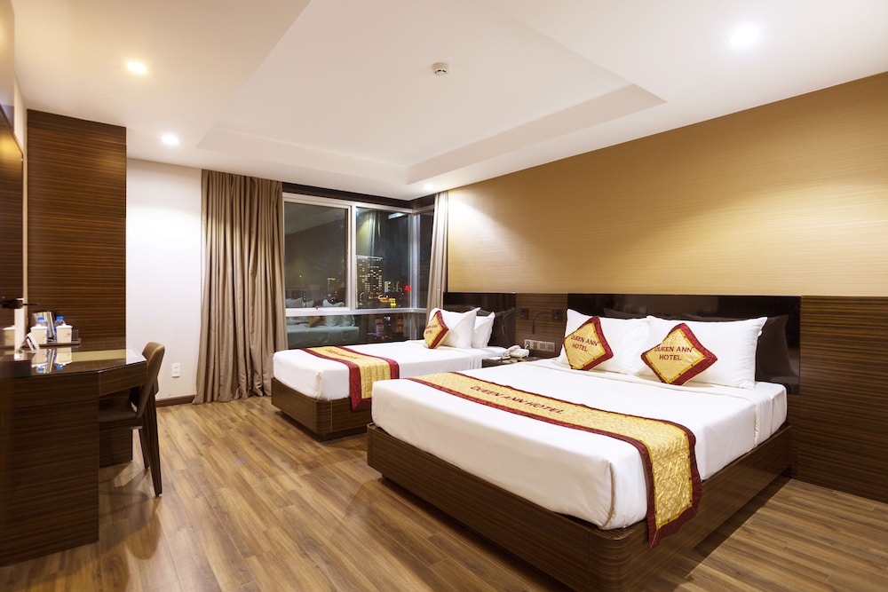 QUEEN ANN HOTEL 14/74