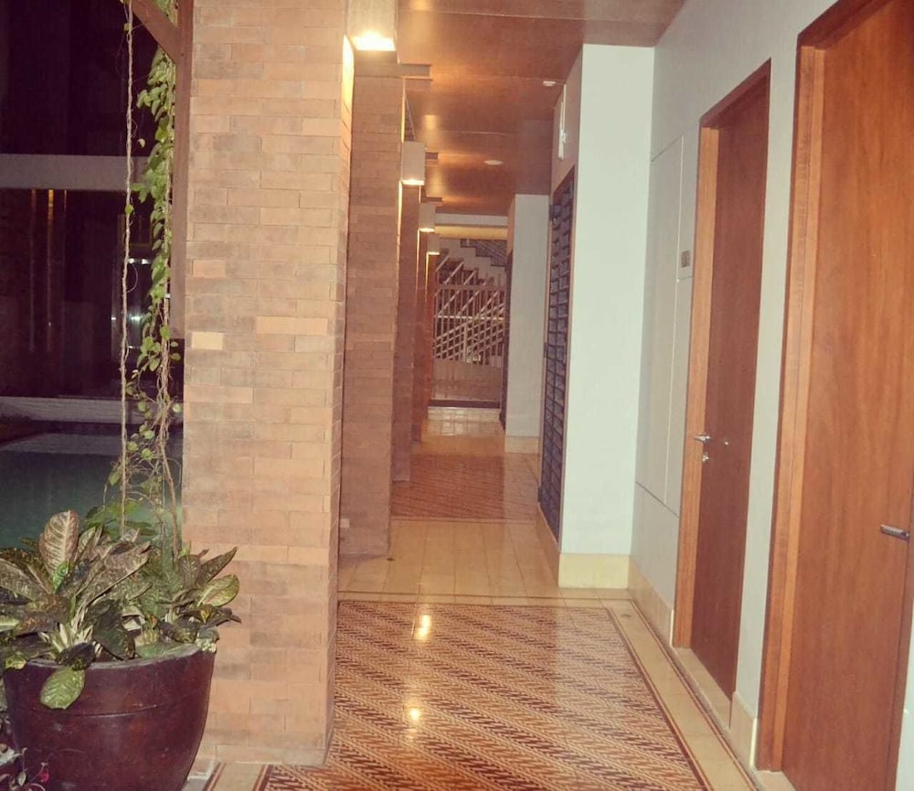 Hotel Parangraja 35/61
