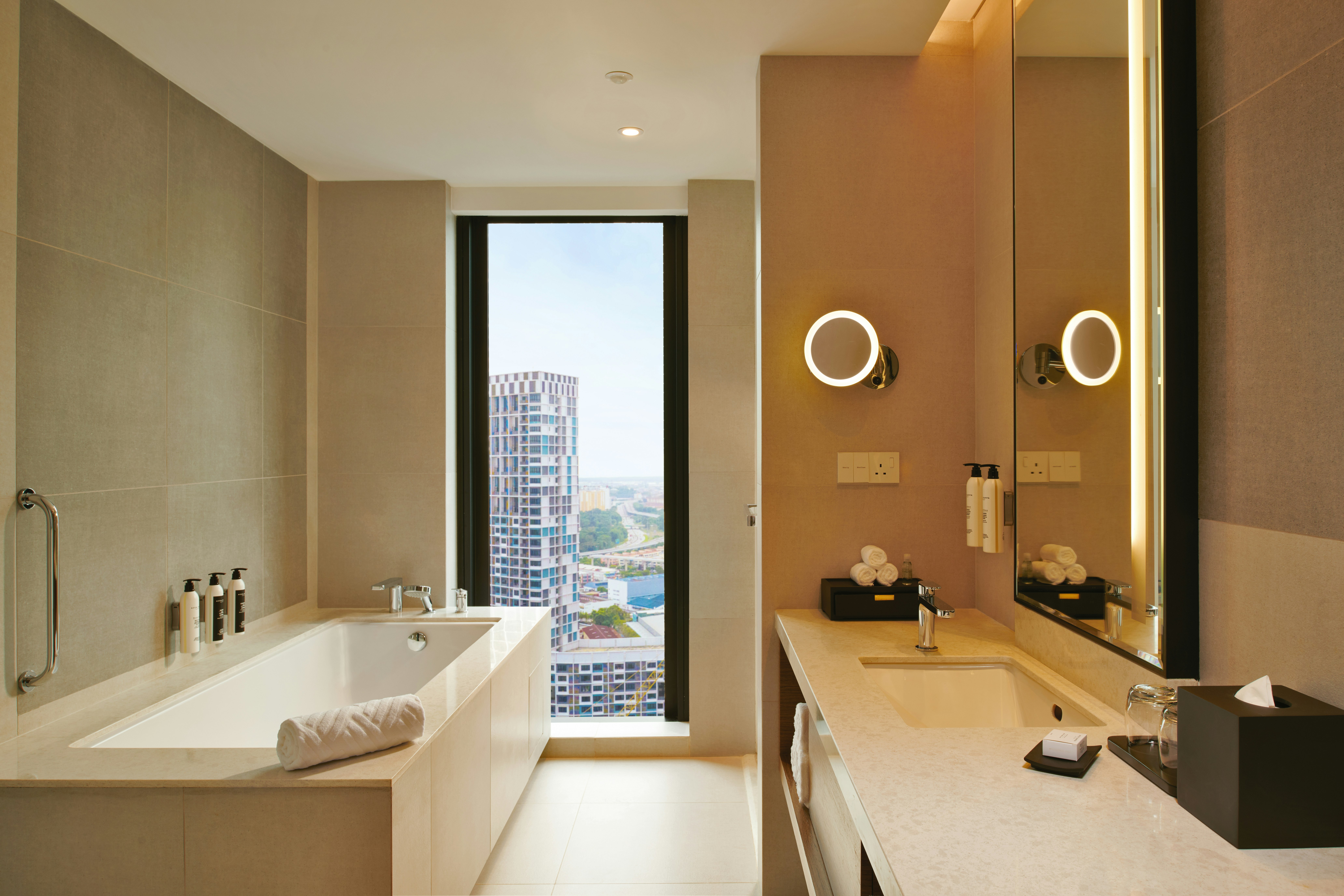 Premium, Suite, King Bed, DoubleTree by Hilton Shah Alam i-City 3/5