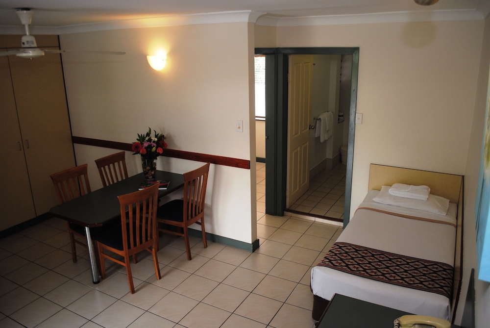 Bay Village Tropical Retreat 20/45