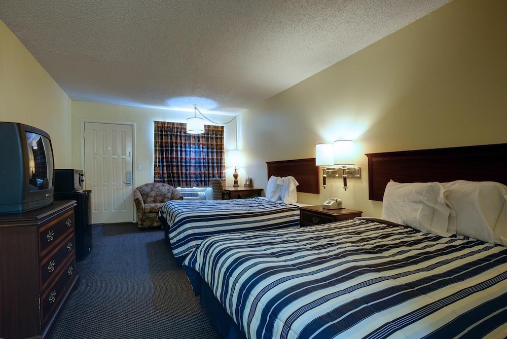 Americas Best Value Inn Comanche 7/12