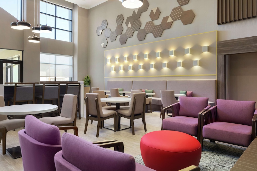 Hampton Inn & Suites Houston-Cypress Station 27/29