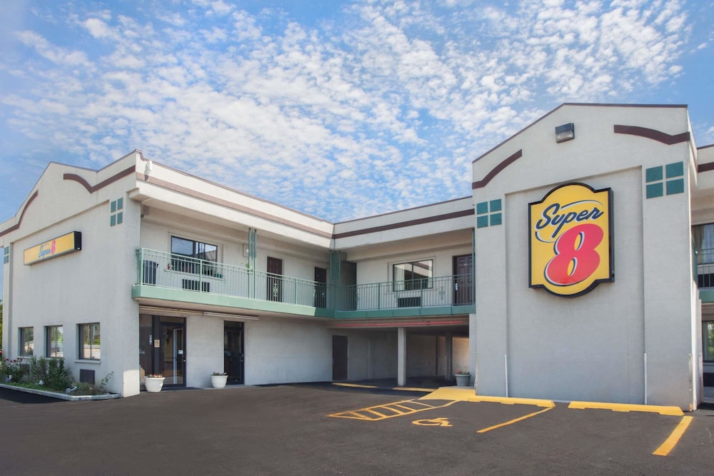 Super 8 by Wyndham Chicago/Rosemont/O'Hare/SE 1/25