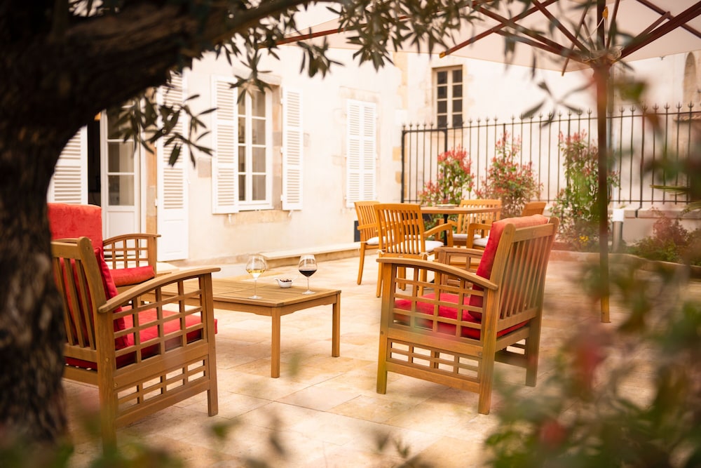 L Hotel de Beaune 64/73