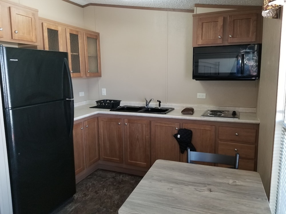 Elite Cabins and RV Park 17/51