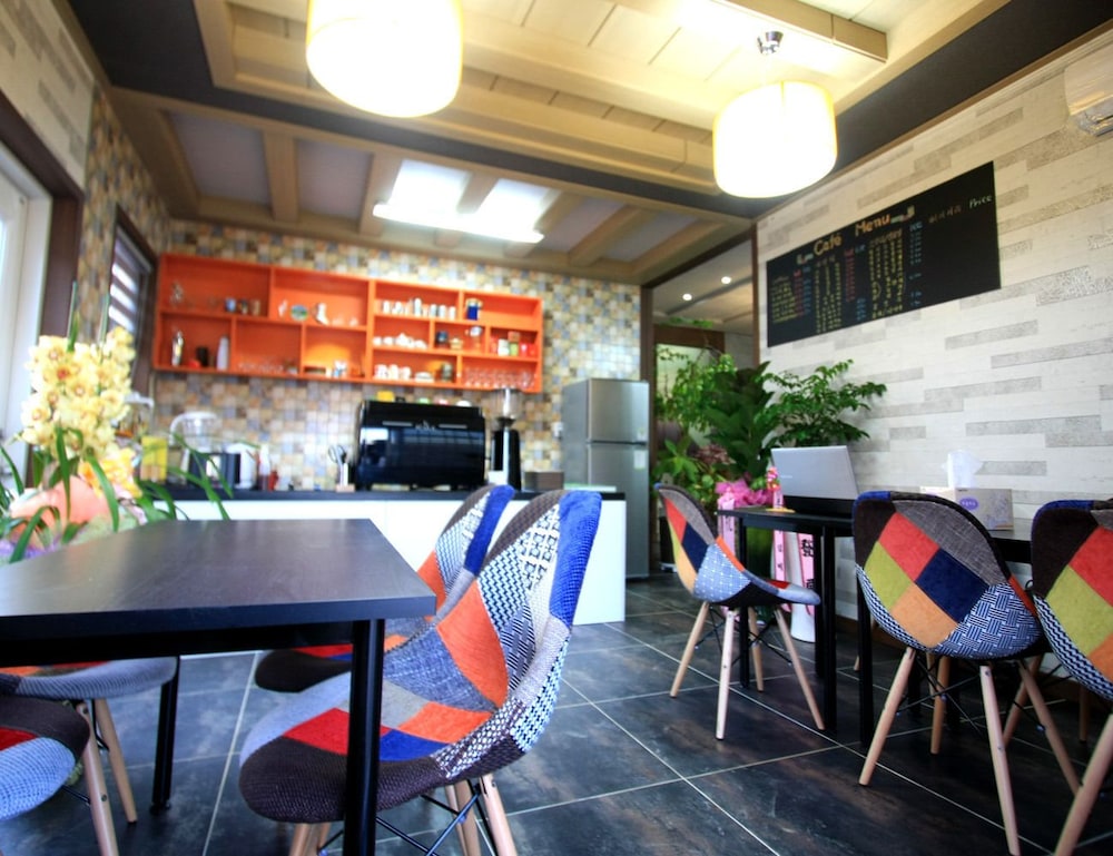 Pension Cafe Yoon & Park 70/74