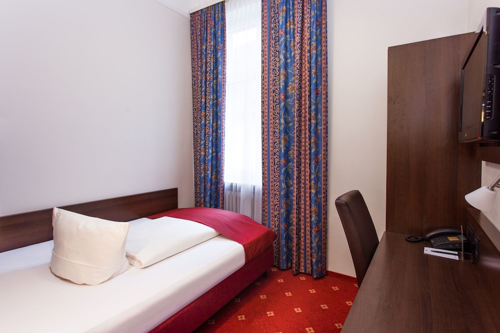Centro National Frankfurt, Trademark Collection by Wyndham 9/34