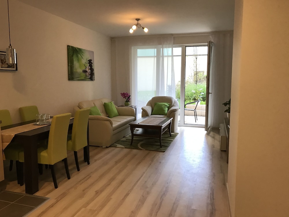 Corvin Rose Apartment Hotel 25/46