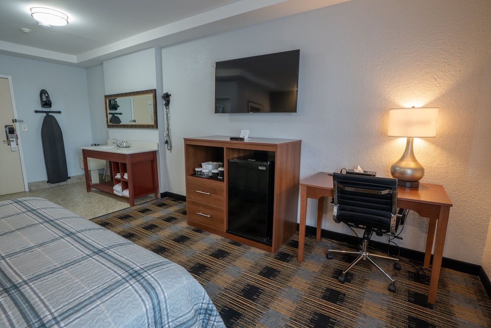 Hyannis Plaza Hotel 26/63